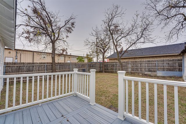 107 N Shawnee Street, Ennis, TX 75119