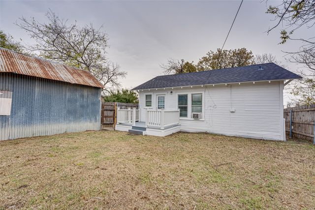 107 N Shawnee Street, Ennis, TX 75119