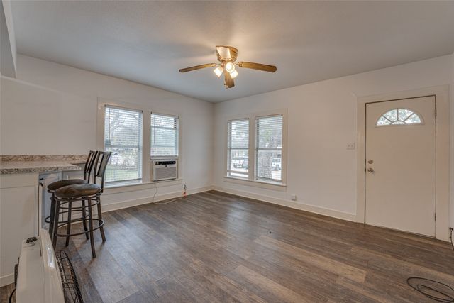 107 N Shawnee Street, Ennis, TX 75119