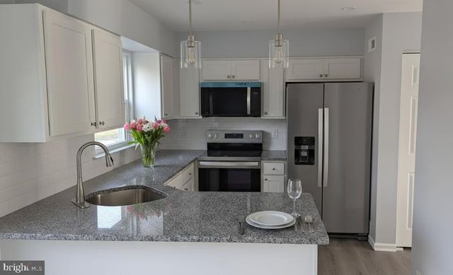 3 WARREN PL, Newark, DE 19702