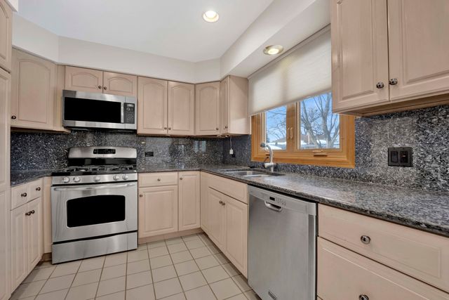 6628 Davis Street, Morton Grove, IL 60053