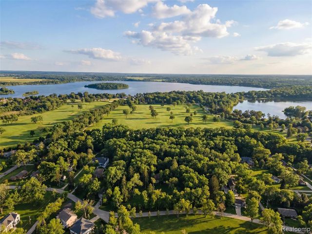 3655 Shady Beach Boulevard, Orchard Lake, MI 48324