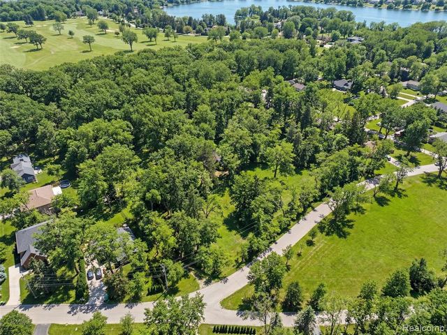 3655 Shady Beach Boulevard, Orchard Lake, MI 48324