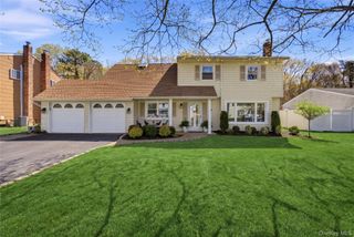 39 Fallen Leaf Road, Holbrook, NY 11741