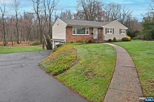 40 Woodside Road, Wyckoff, NJ 07481