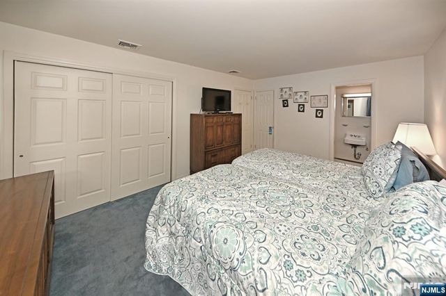 40 Woodside Road, Wyckoff, NJ 07481