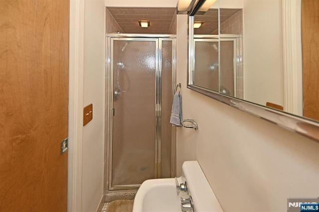 40 Woodside Road, Wyckoff, NJ 07481