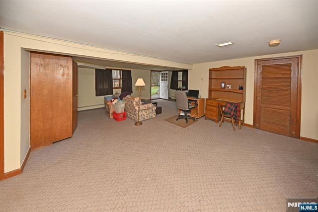 40 Woodside Road, Wyckoff, NJ 07481