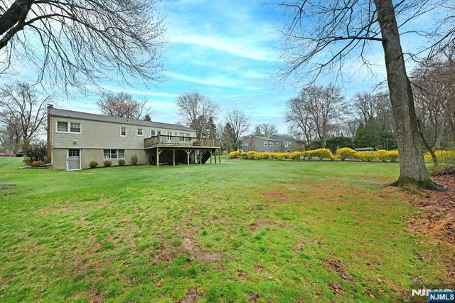 40 Woodside Road, Wyckoff, NJ 07481