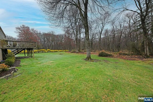 40 Woodside Road, Wyckoff, NJ 07481