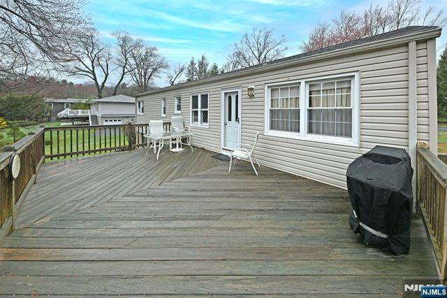 40 Woodside Road, Wyckoff, NJ 07481