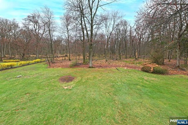40 Woodside Road, Wyckoff, NJ 07481