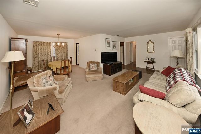 40 Woodside Road, Wyckoff, NJ 07481