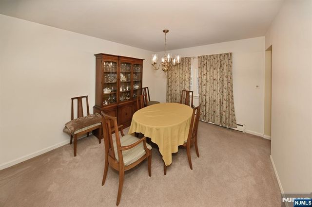 40 Woodside Road, Wyckoff, NJ 07481