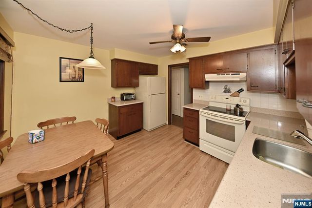 40 Woodside Road, Wyckoff, NJ 07481