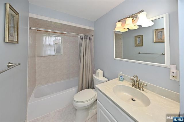 40 Woodside Road, Wyckoff, NJ 07481