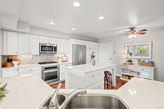 12041 Tivoli Park Row 1, San Diego, CA 92128