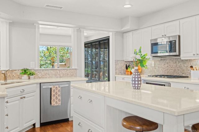 12041 Tivoli Park Row 1, San Diego, CA 92128