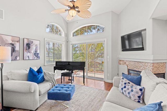 12041 Tivoli Park Row 1, San Diego, CA 92128