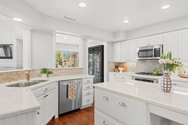 12041 Tivoli Park Row 1, San Diego, CA 92128