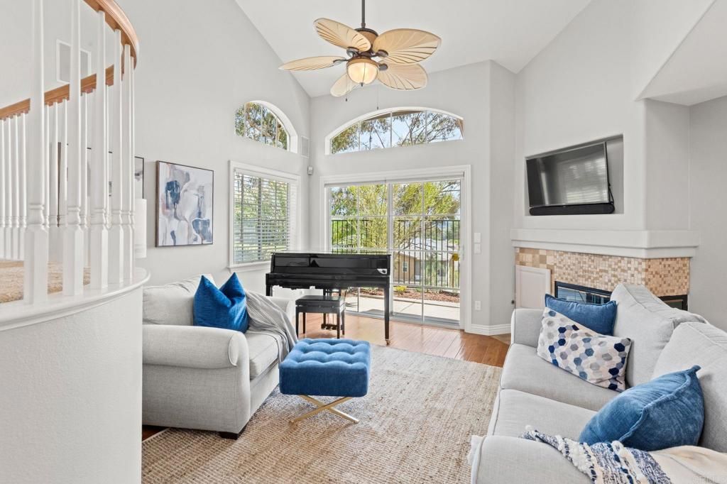 12041 Tivoli Park Row 1, San Diego, CA 92128