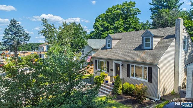9 Woodmere Road, West Caldwell, NJ 07006