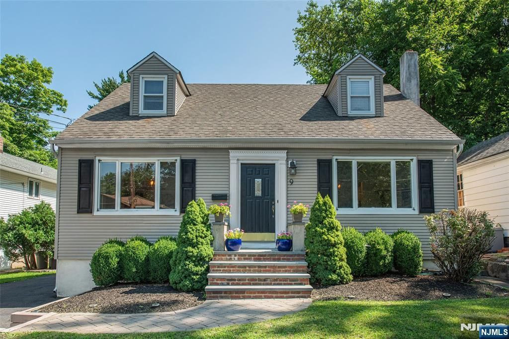 9 Woodmere Road, West Caldwell, NJ 07006