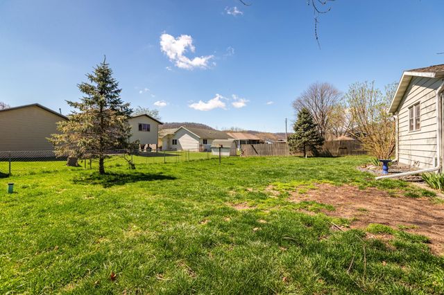 1367 County 25, La Crescent, MN 55947