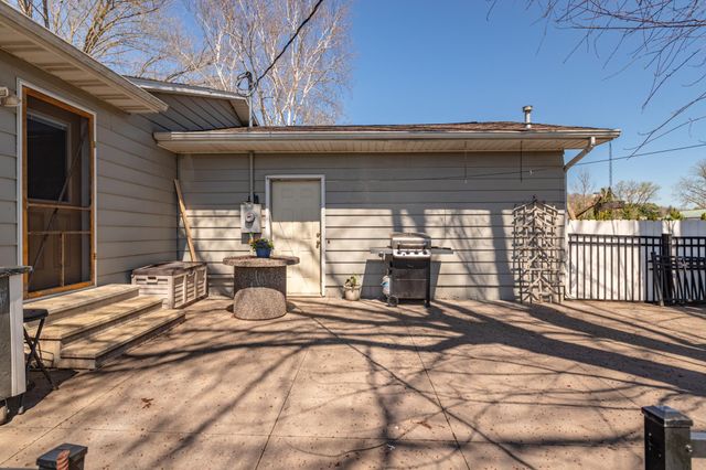 1367 County 25, La Crescent, MN 55947