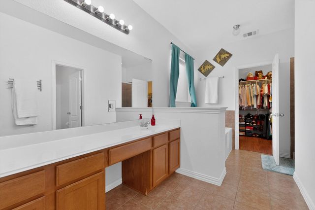 1006 S Pasture DR, Hutto, TX 78634