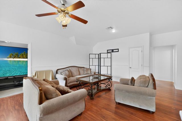1006 S Pasture DR, Hutto, TX 78634