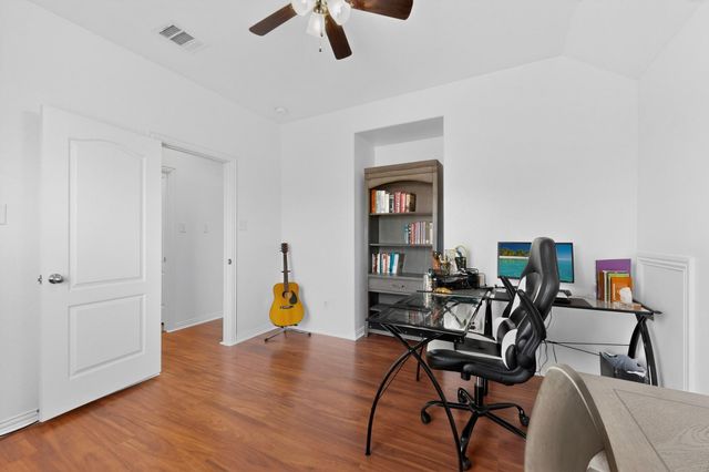 1006 S Pasture DR, Hutto, TX 78634