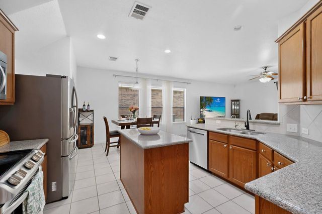 1006 S Pasture DR, Hutto, TX 78634