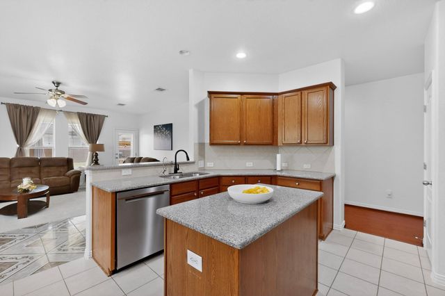 1006 S Pasture DR, Hutto, TX 78634