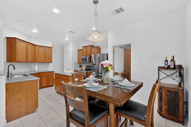 1006 S Pasture DR, Hutto, TX 78634