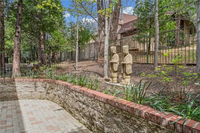 469 Golf Course Road, Lake Arrowhead, CA 92352