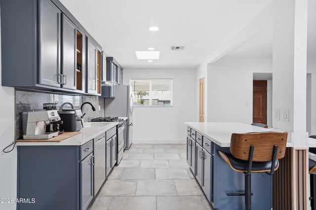 4628 E HOLLY Street, Phoenix, AZ 85008