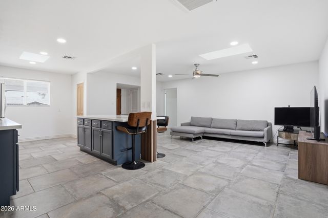 4628 E HOLLY Street, Phoenix, AZ 85008