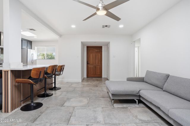 4628 E HOLLY Street, Phoenix, AZ 85008