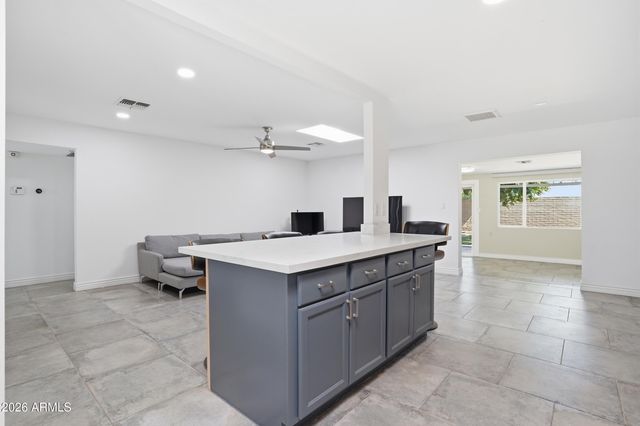 4628 E HOLLY Street, Phoenix, AZ 85008