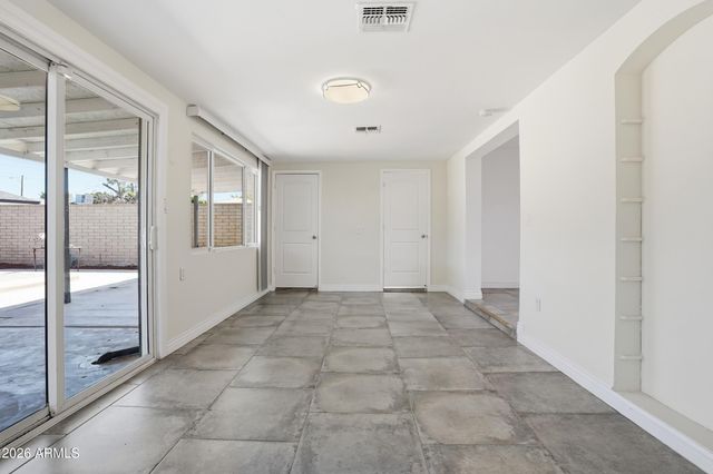4628 E HOLLY Street, Phoenix, AZ 85008
