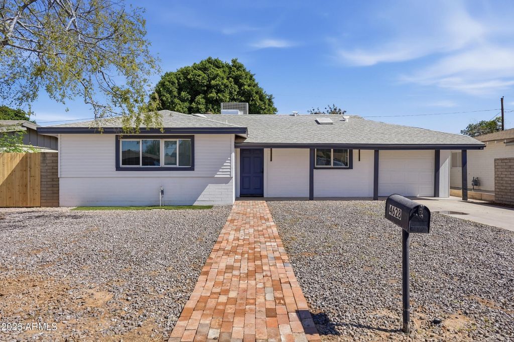 4628 E HOLLY Street, Phoenix, AZ 85008