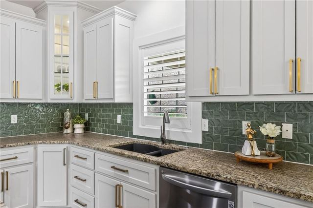 2827 NE 102nd Terrace, Kansas City, MO 64155