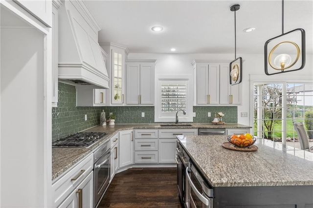 2827 NE 102nd Terrace, Kansas City, MO 64155