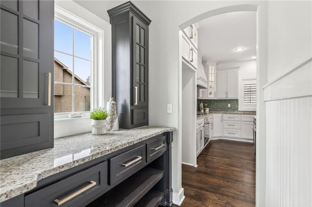 2827 NE 102nd Terrace, Kansas City, MO 64155