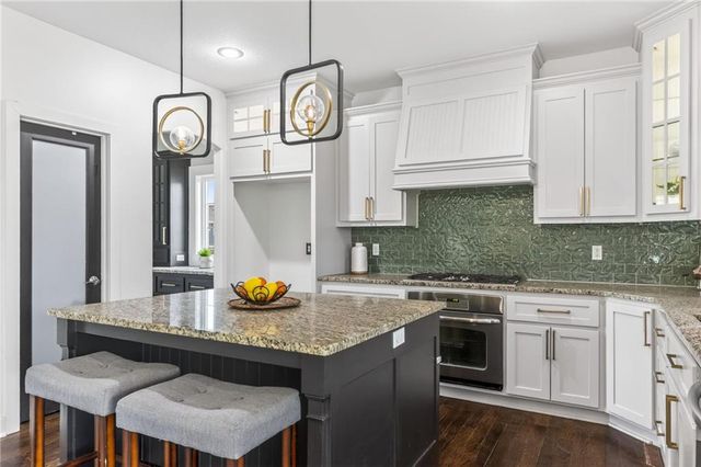 2827 NE 102nd Terrace, Kansas City, MO 64155