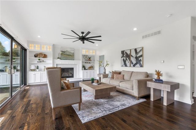 2827 NE 102nd Terrace, Kansas City, MO 64155