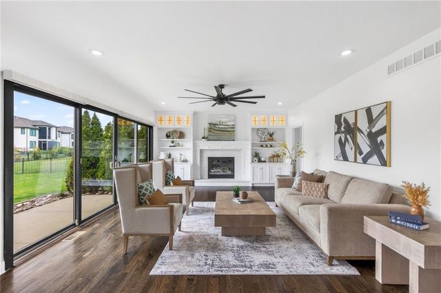 2827 NE 102nd Terrace, Kansas City, MO 64155