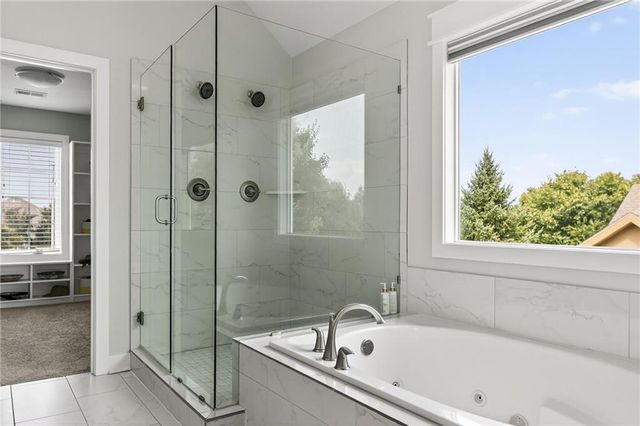 2827 NE 102nd Terrace, Kansas City, MO 64155