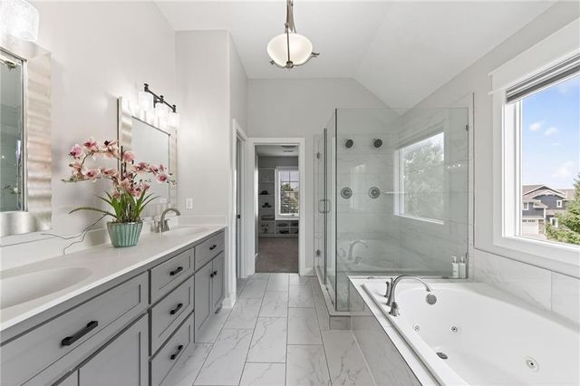 2827 NE 102nd Terrace, Kansas City, MO 64155